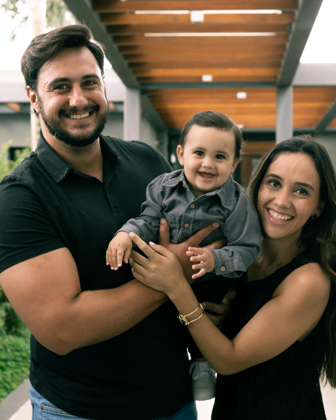 Marcos Fernandes e Maria Raquel Fernandes com seu filho